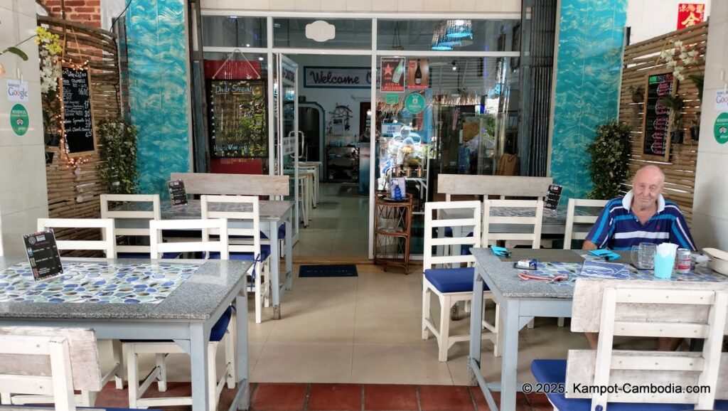 marina italian restaurant pizza in kampot cambodia