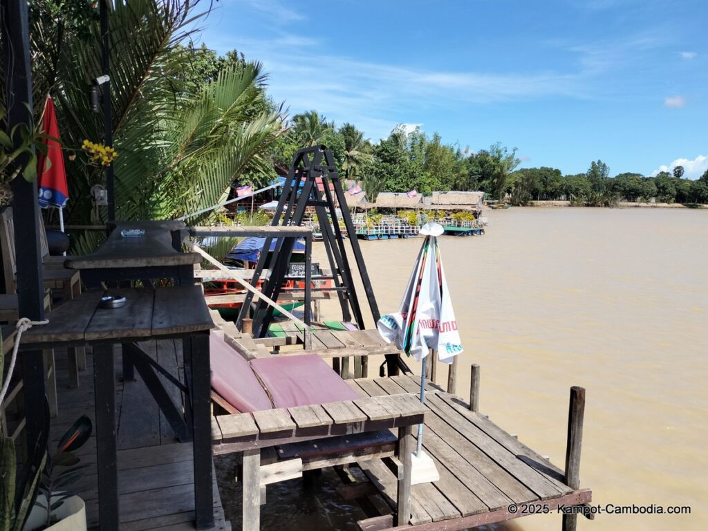 hideaway river rooms and restaurant in kampot cambodia