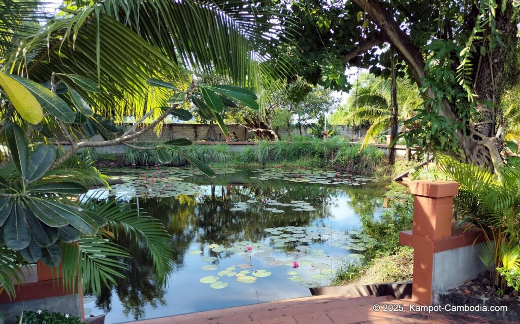 Kampheak Roath Treuy Koh Bungalows in kampot cambodia fish island