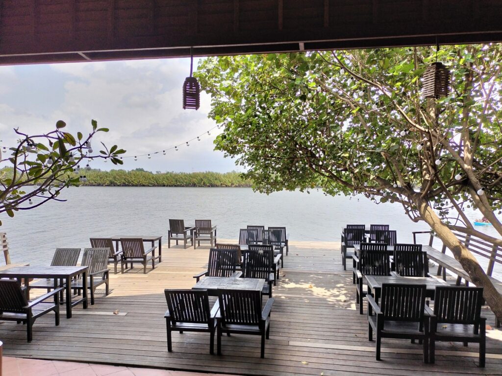 bamboo bungalows in kampot cambodia