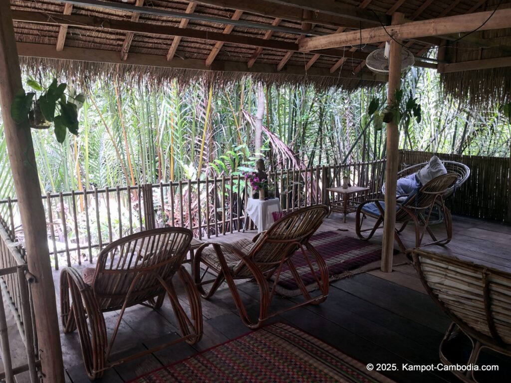 retro kampot guesthouse in cambodia