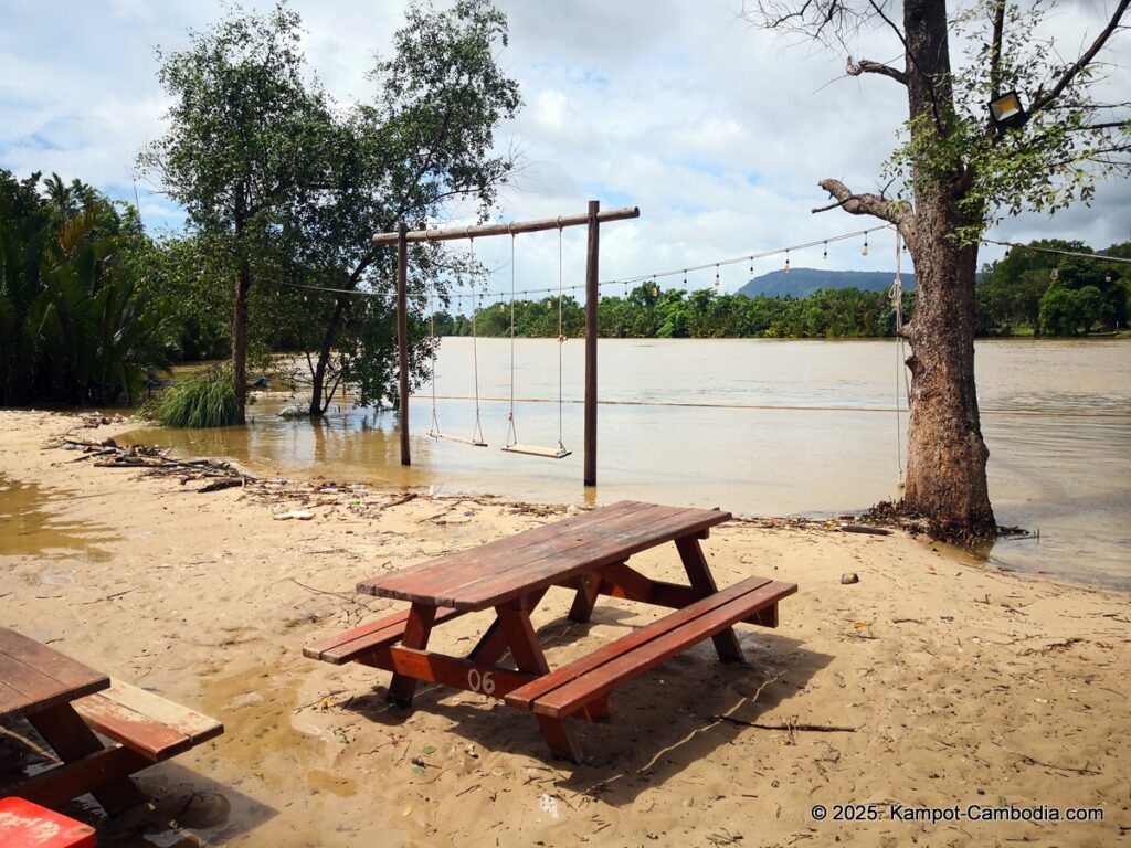 sloek chak bungalows in kampot cambodia