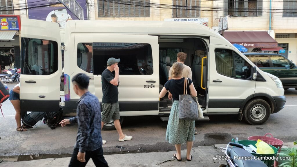 ekareach express bus in kampot cambodia