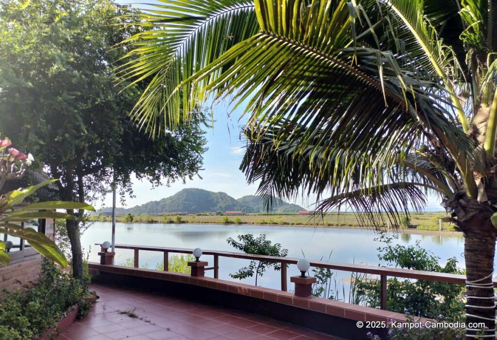 Kampheak Roath Treuy Koh Bungalows in kampot cambodia fish island