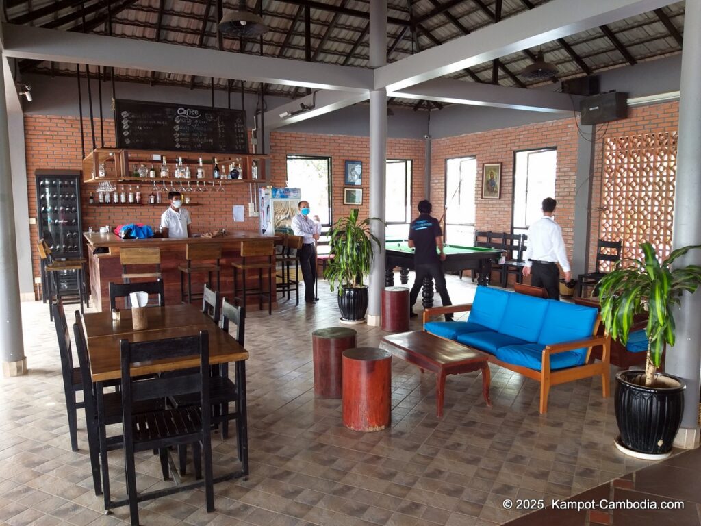 salty river resort in kampot cambodia