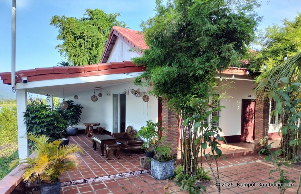 Kampheak Roath Treuy Koh Bungalows in kampot cambodia fish island