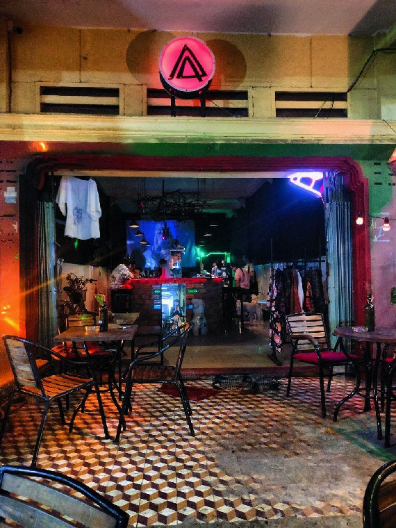 Ariart Art Bar in kampot, cambodia