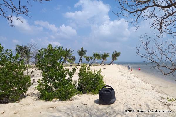 Beach in kampot cambodia. Fish Island Beach. New Kampot Beach. River beaches.