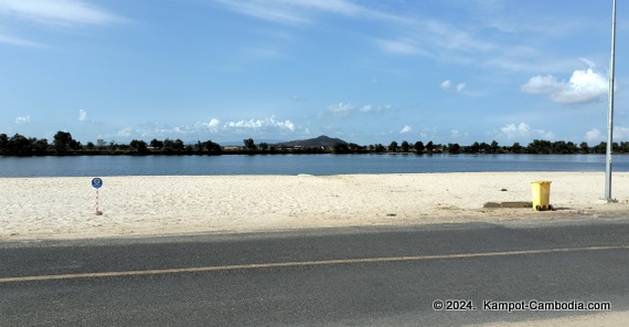 La plage de Kampot by Lee & Hap Geusthouse in kampot cambodia