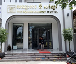 the-square-kampot-hotel-1