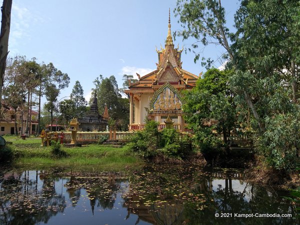 Toek Vil Pagoda. Wat Dtuk Veul in Kampot, cambodia