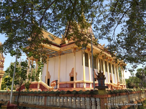 Toek Vil Pagoda. Wat Dtuk Veul in Kampot, cambodia