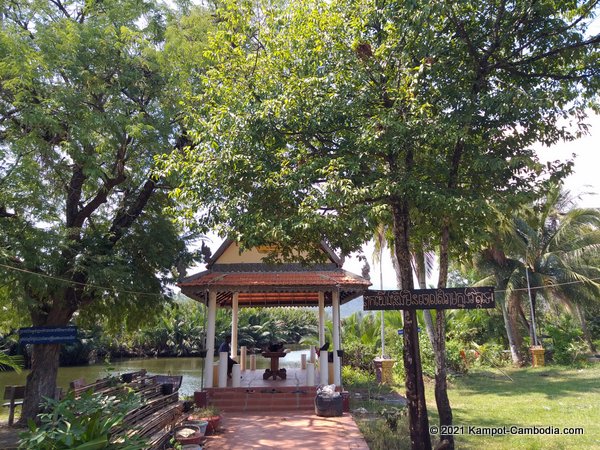 Toek Vil Pagoda. Wat Dtuk Veul in Kampot, cambodia