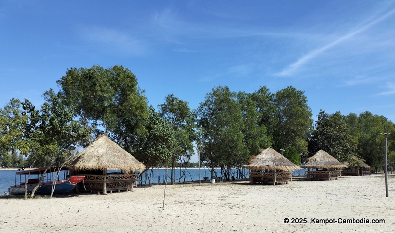 Koh Smos Sne Love Island in kampot, cambodia