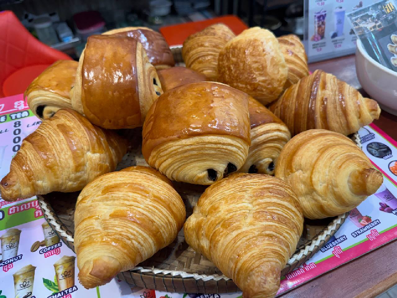 douceurs de kampot in cambodia. cafe and restaurant and bakery