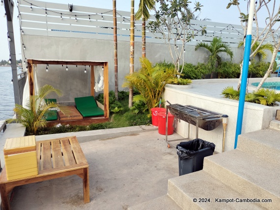 Treuy Koh Lom Hae Kay on Fish Island in Kampot, Cambodia. hotel.