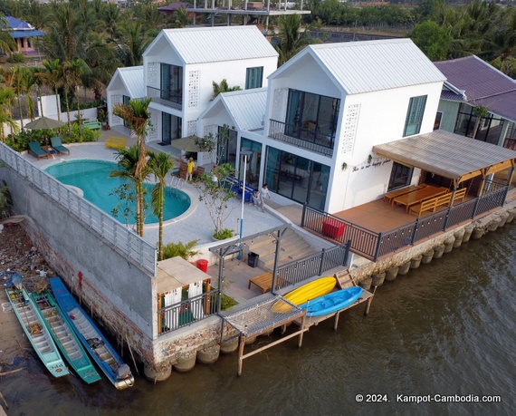 Treuy Koh Lom Hae Kay on Fish Island in Kampot, Cambodia. hotel.