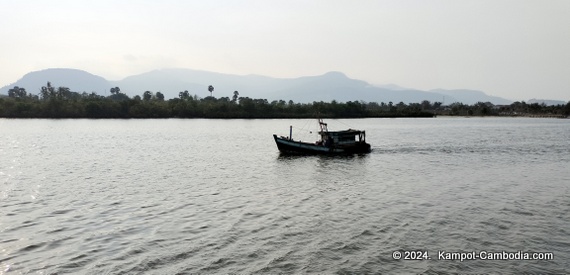 Treuy Koh Lom Hae Kay on Fish Island in Kampot, Cambodia. hotel.