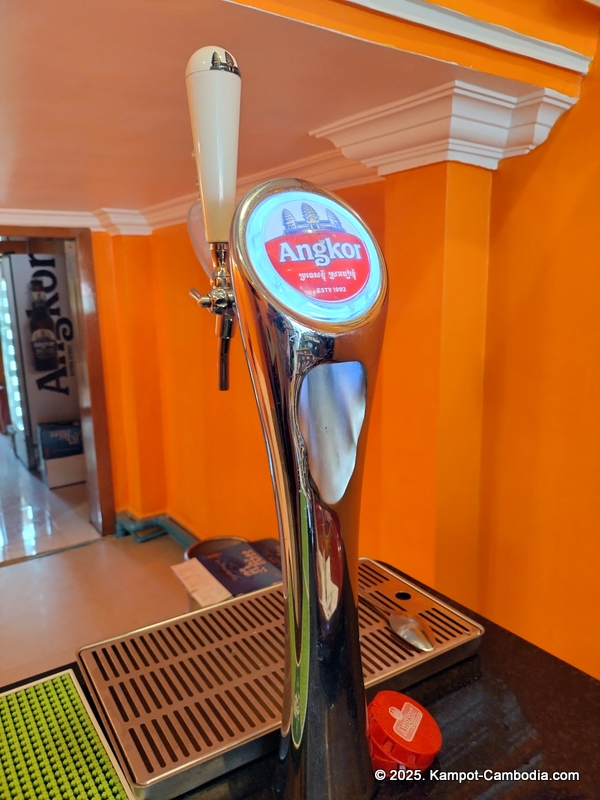 thai zaab station in kampot, cambodia thai food