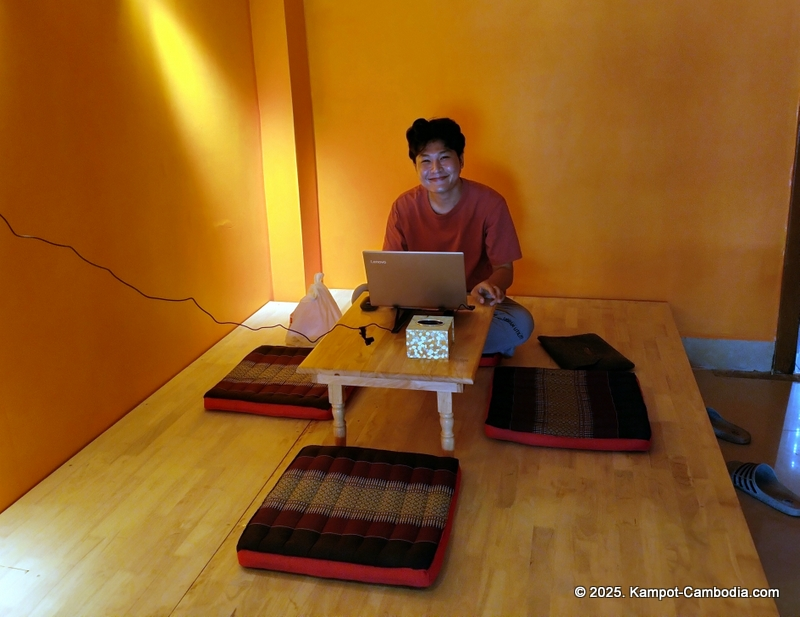 thai zaab station in kampot, cambodia thai food