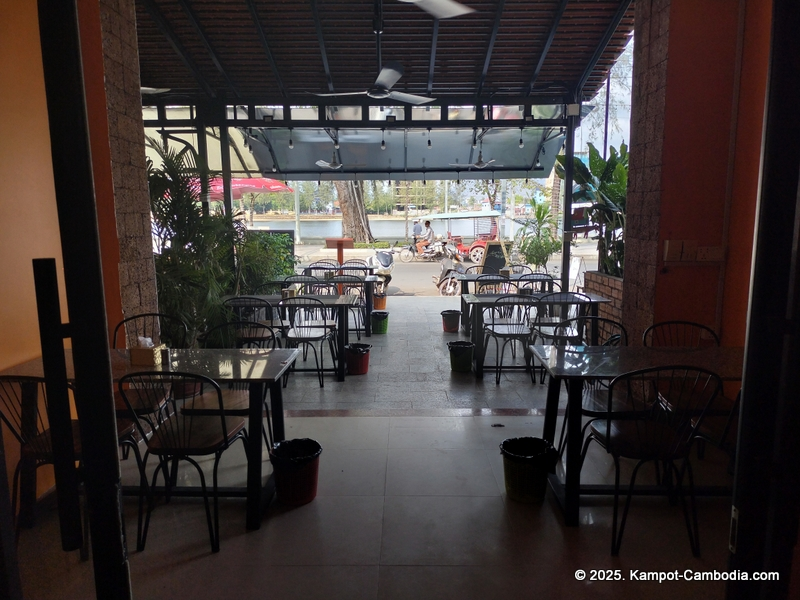 thai zaab station in kampot, cambodia thai food