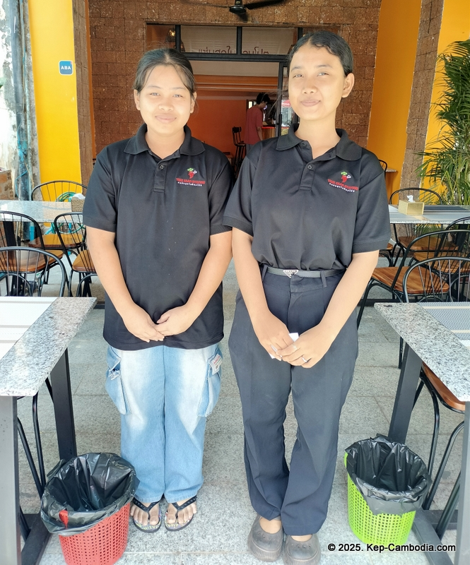 thai zaab station in kampot, cambodia thai food