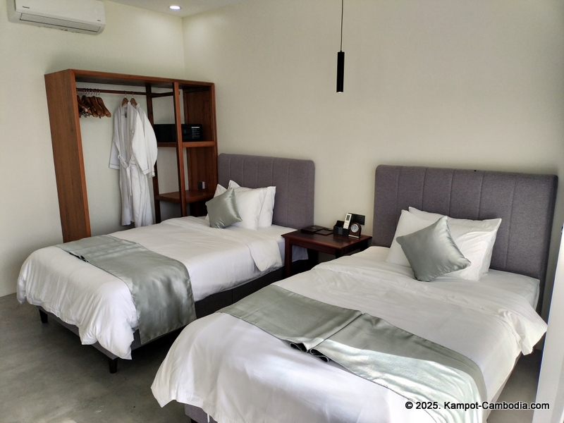 palm town restaurant and rooms in kampot cambodia