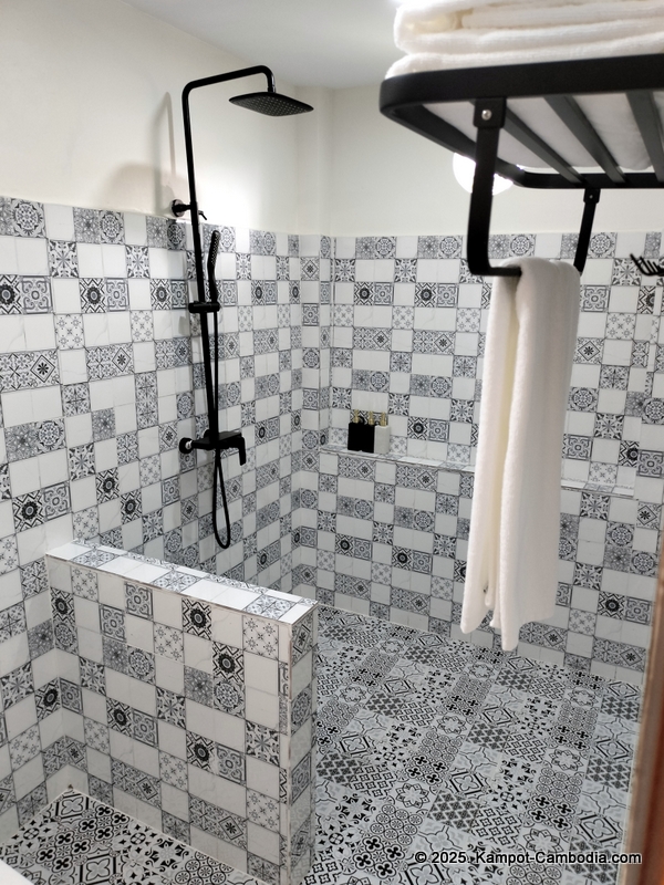 palm town restaurant and rooms in kampot cambodia