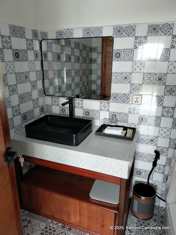 palm town restaurant and rooms in kampot cambodia