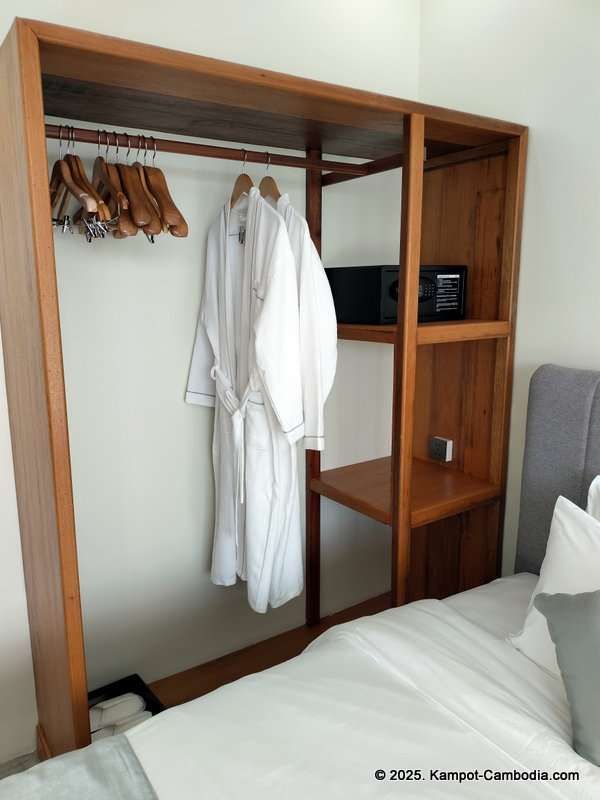palm town restaurant and rooms in kampot cambodia