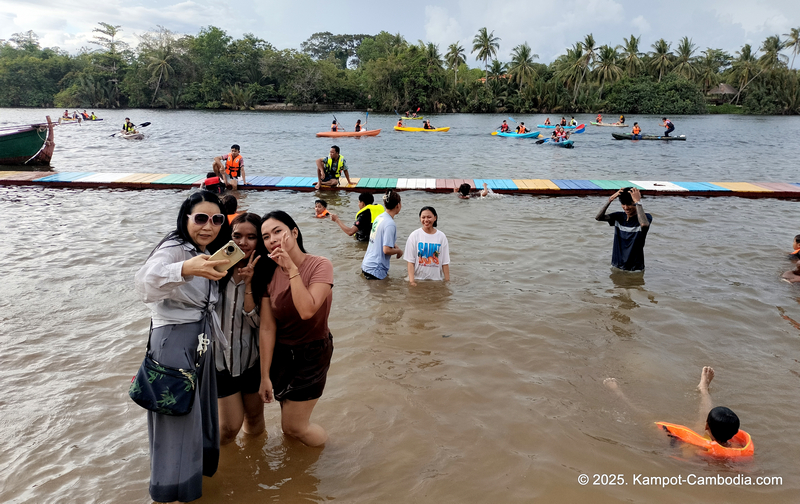 daung te river park in kampot cambodia
