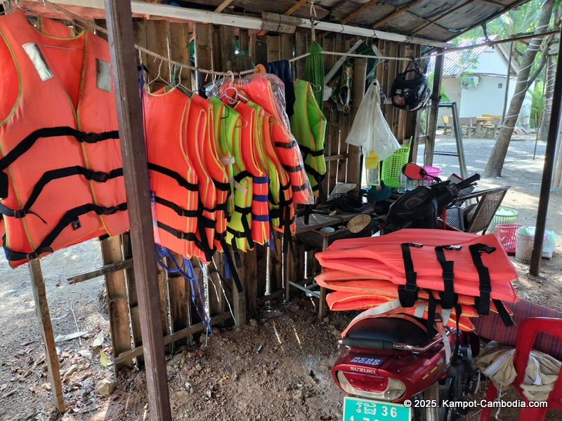 Srey Pov Mlop Dong River bungalows and kayaking in Kampot, Cambodia