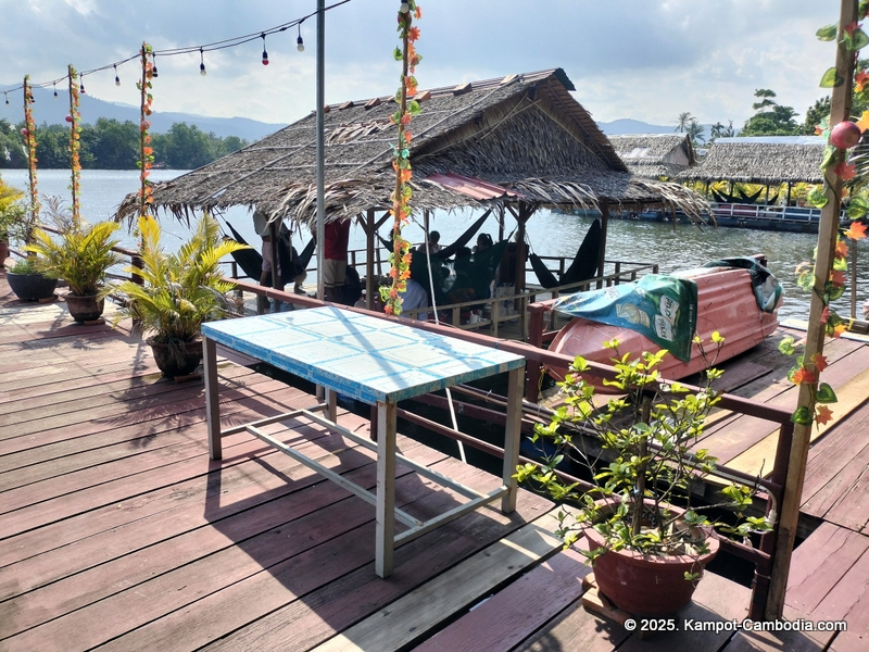 Srey Pov Mlop Dong River bungalows and kayaking in Kampot, Cambodia