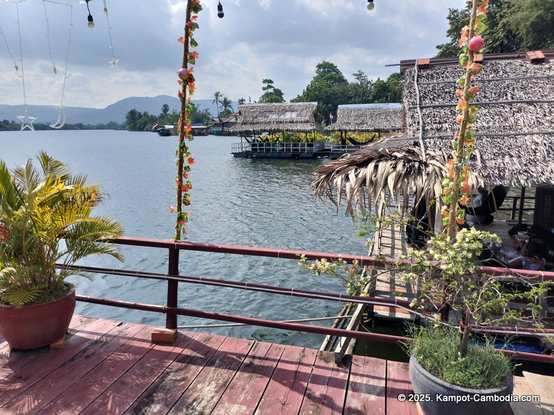 Srey Pov Mlop Dong River bungalows and kayaking in Kampot, Cambodia
