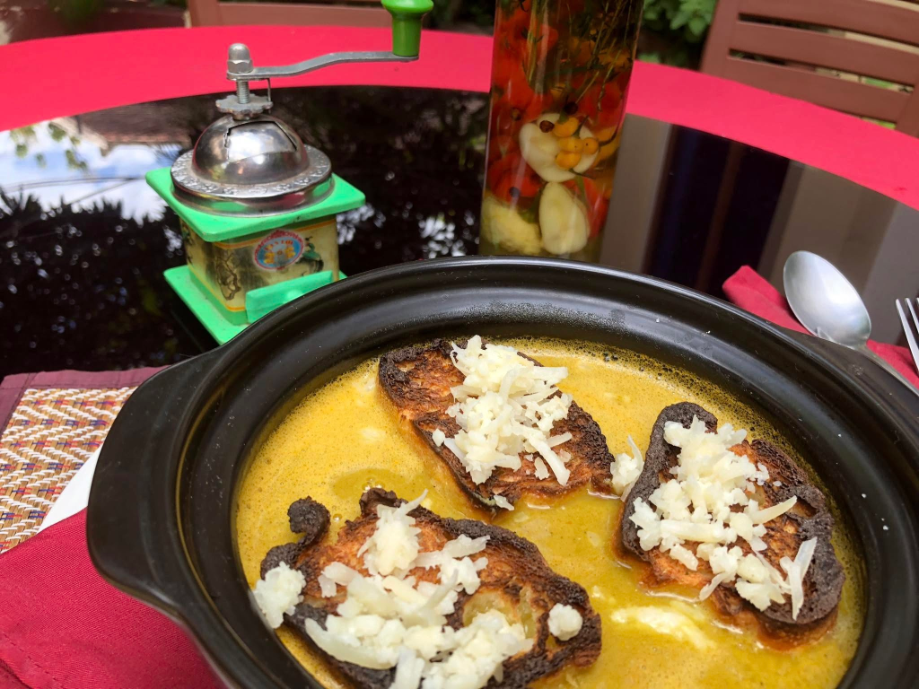 tiki garden in kampot cambodia. french restaurant and music bar.