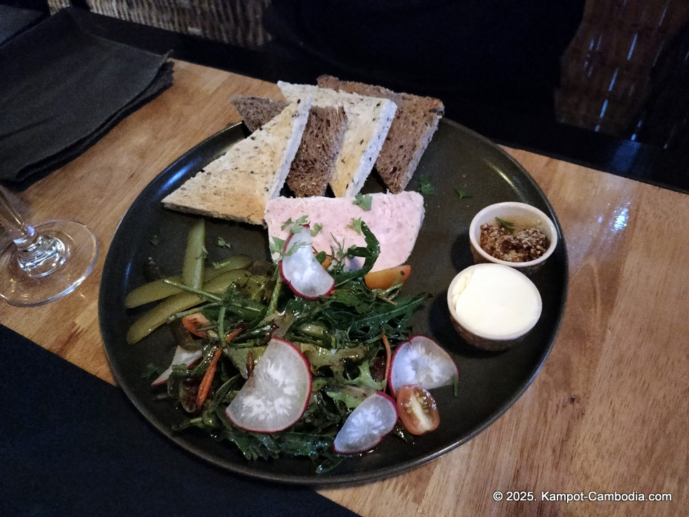 kalo's restaurant belgian in kampot cambodia