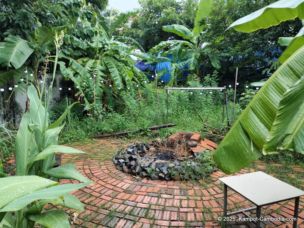 Derm Svay Guesthouse, restaurant, and yoga in Kampot, Cambodia