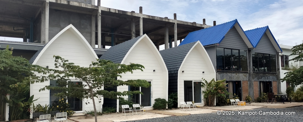 anuksavary dorng prek kampot bungalows in cambodia