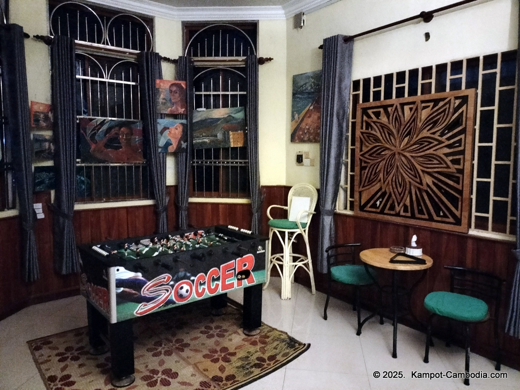 tiki garden in kampot cambodia. french restaurant and music bar.