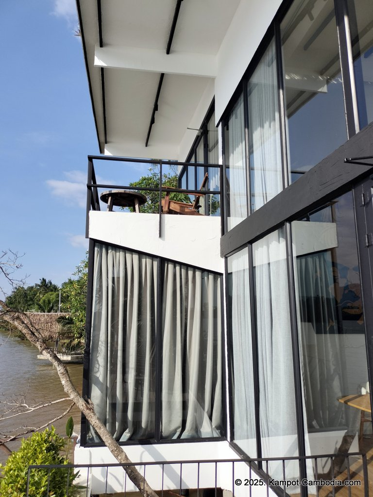 daya villa in kampot cambodia