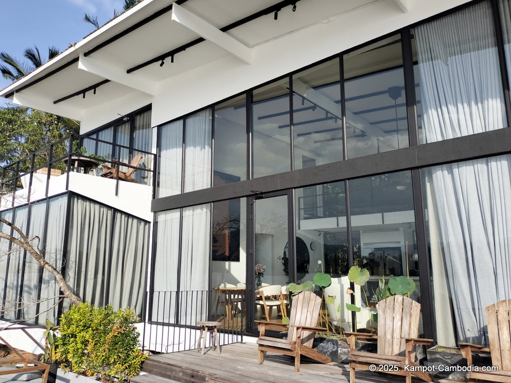 daya villa in kampot cambodia