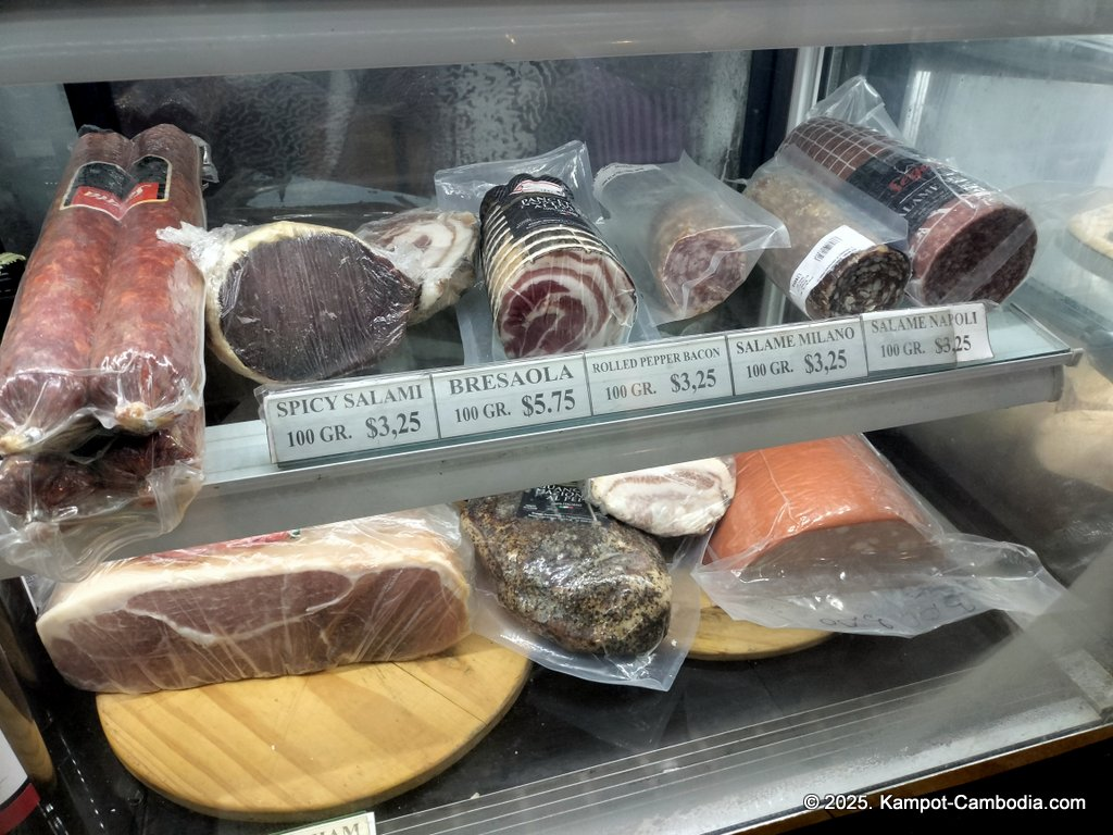 al cioccoloatino italian wood fired pizza in kampot cambodia