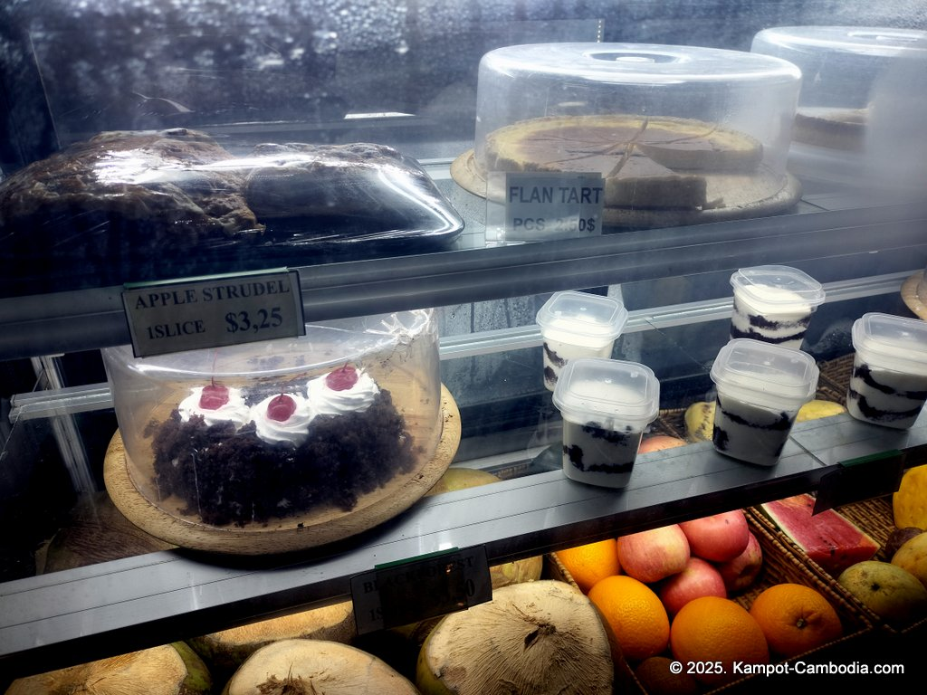 al cioccoloatino italian wood fired pizza in kampot cambodia