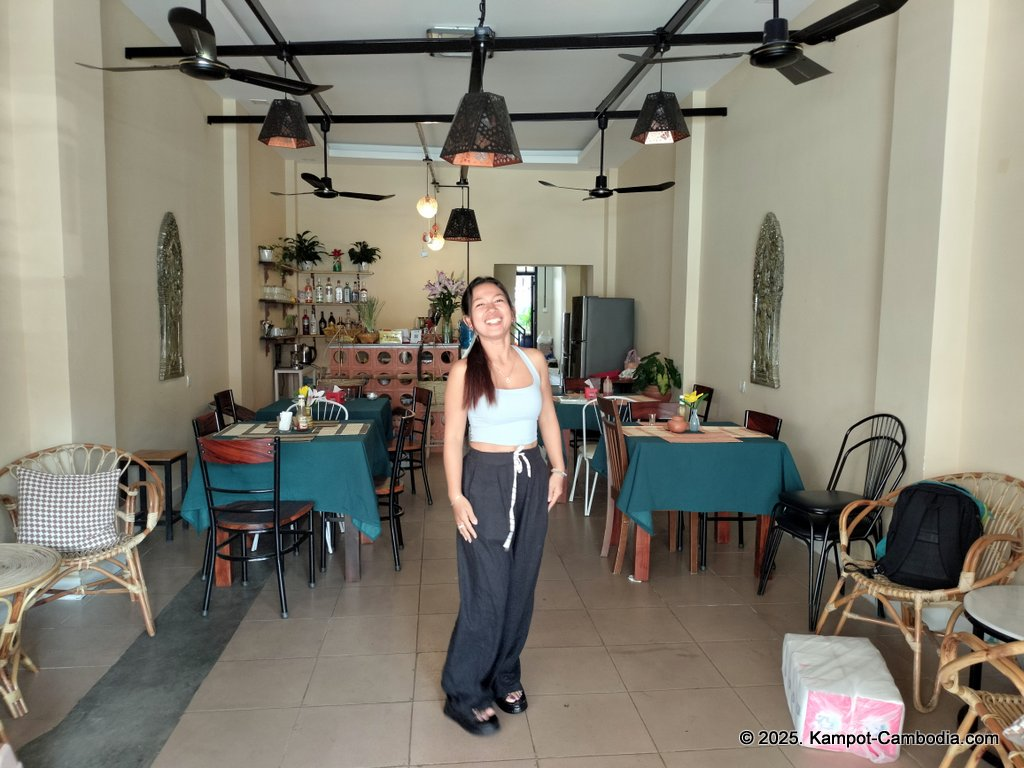 smashed burger in kampot, cambodia and Banana Leaf restaurant khmer food.