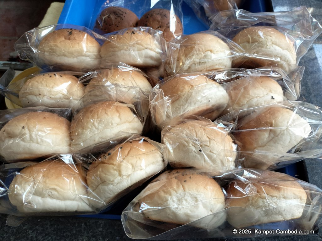 smashed burger in kampot, cambodia and Banana Leaf restaurant khmer food.