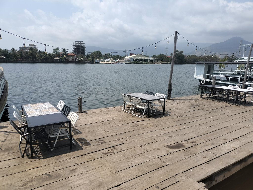 anuksavary dorng prek kampot bungalows in cambodia