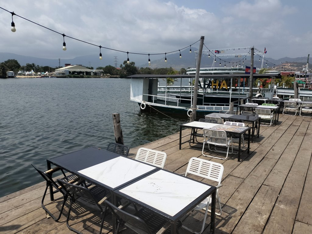 anuksavary dorng prek kampot bungalows in cambodia