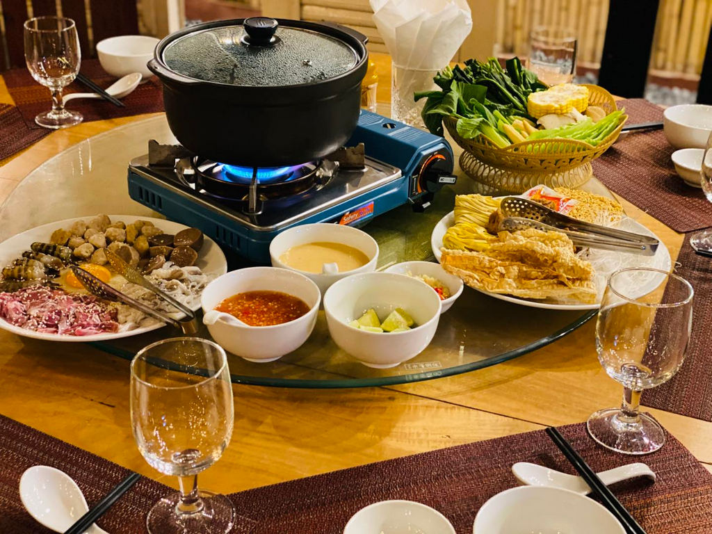 Bomey Restaurant in Kampot, Cambodia. Khmer, Western and Chinese Food.