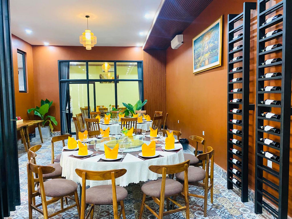 Bomey Restaurant in Kampot, Cambodia. Khmer, Western and Chinese Food.