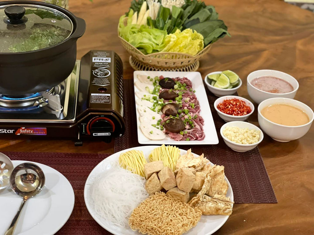 Bomey Restaurant in Kampot, Cambodia. Khmer, Western and Chinese Food.